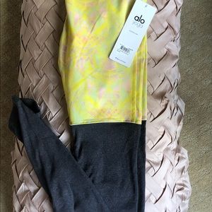 NWTO. Alo Yoga Goddess Ribbed Legging. Size Medium
